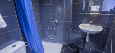 hipotel salle de bain douche hôtel paris Belleville 
